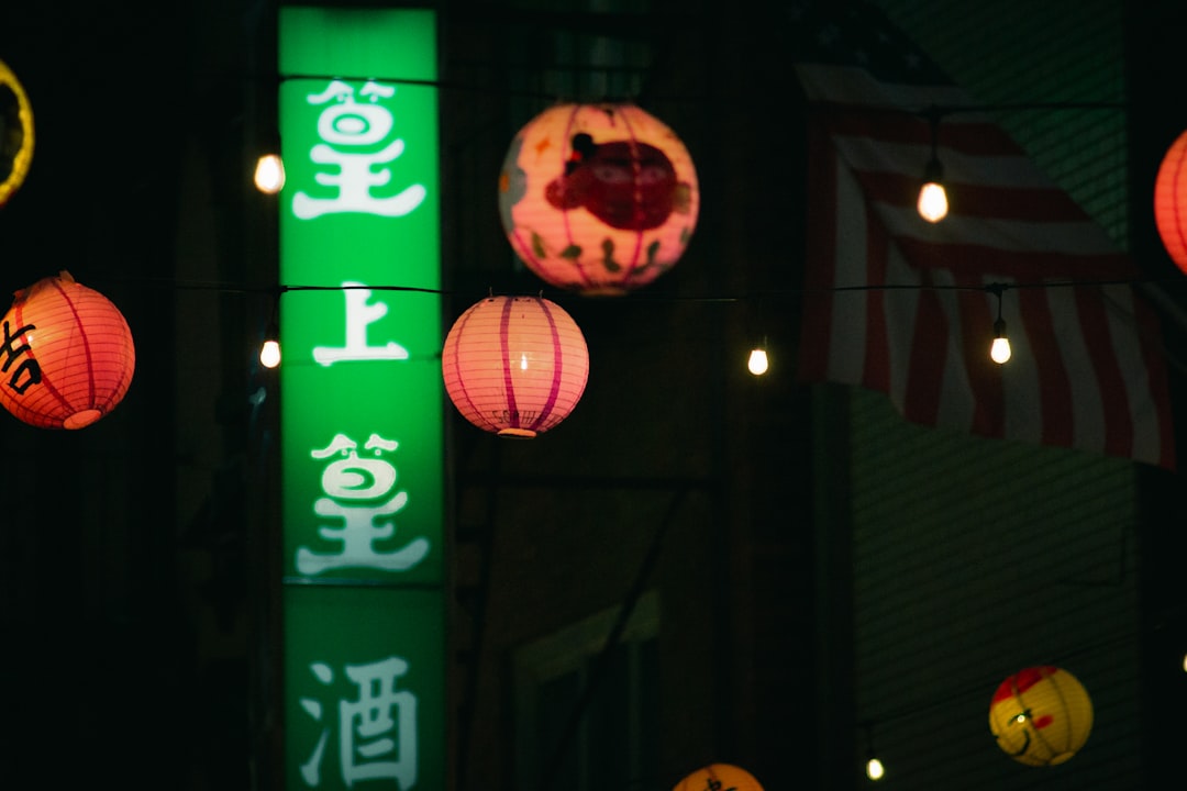 découvrez notre manteau rose tendance, alliant élégance et confort pour un style unique en toute saison.