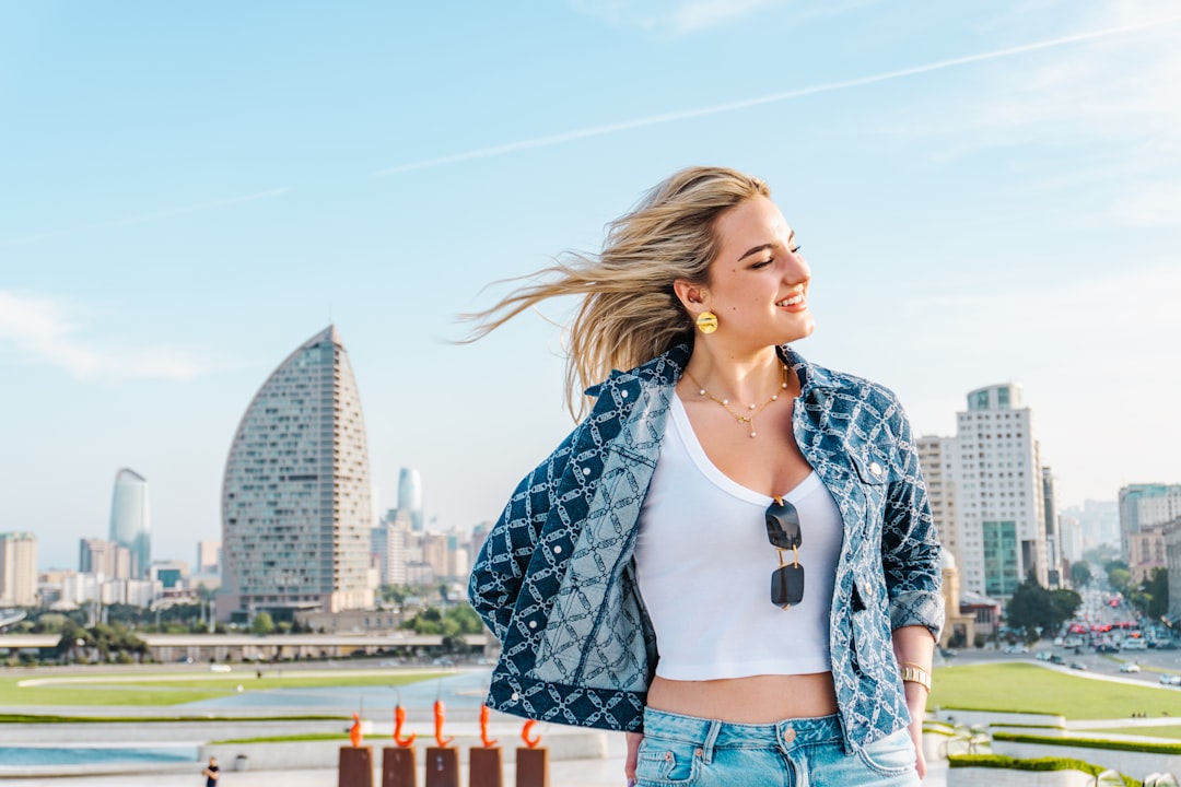 découvrez nos idées de tenues estivales pour un style frais et tendance tout au long de l'été.