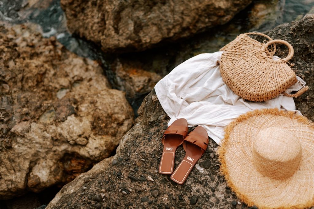 découvrez les essentiels de la garde-robe d'été pour un style frais et confortable tout au long de la saison.