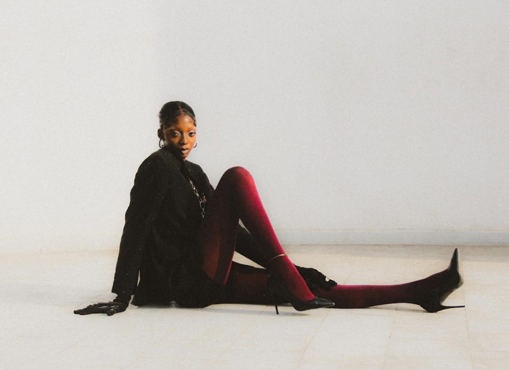 découvrez nos astuces et idées de style pour porter des collants avec élégance et originalité en toutes occasions.