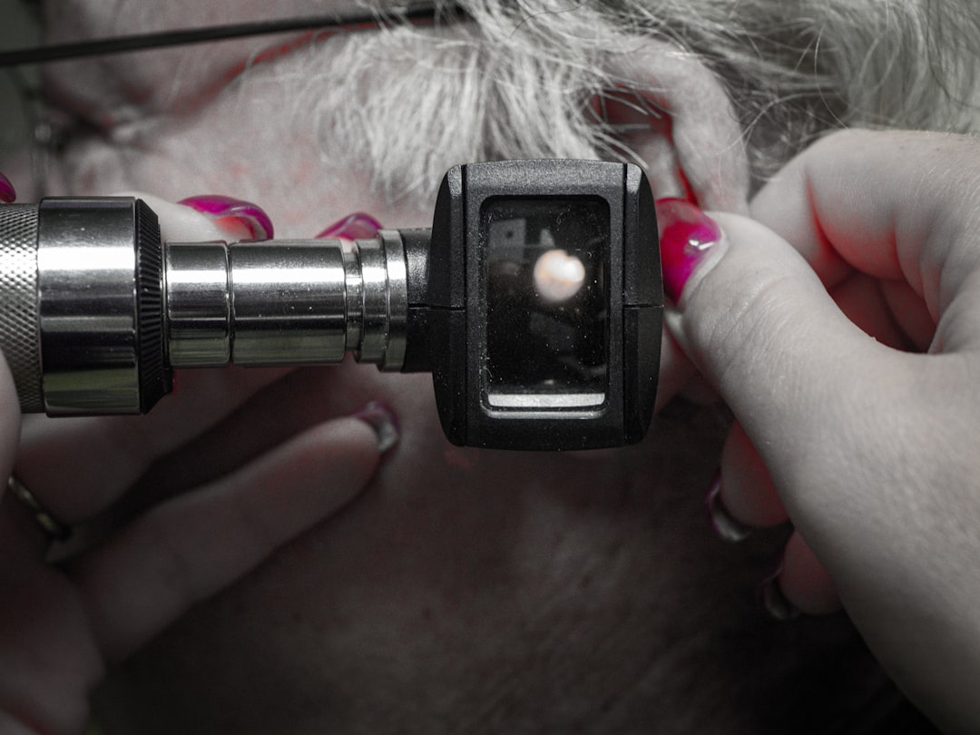 découvrez tout ce qu'il faut savoir sur le piercing tragus : procédure, soins, tendances et conseils pour un perçage réussi et sécurisé.