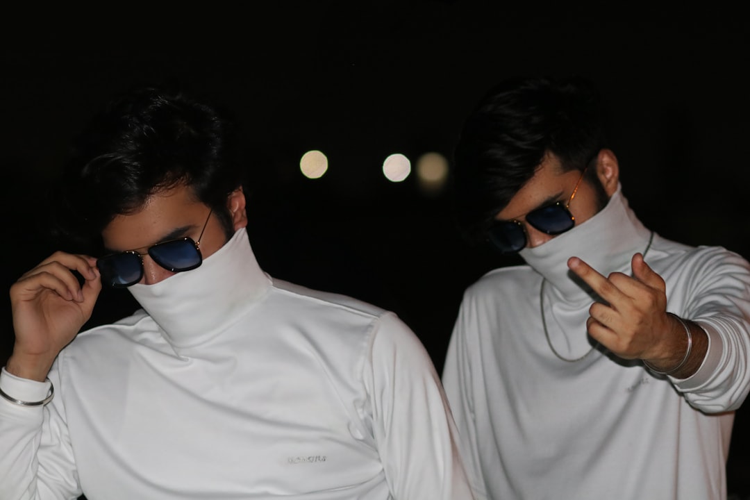 découvrez comment porter le col roulé avec style grâce à nos conseils de mode pour un look chic et confortable en toutes occasions.