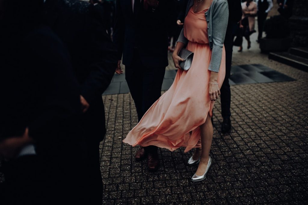 découvrez des idées élégantes et tendances pour votre tenue d'invité de mariage, adaptées à toutes les saisons et styles.