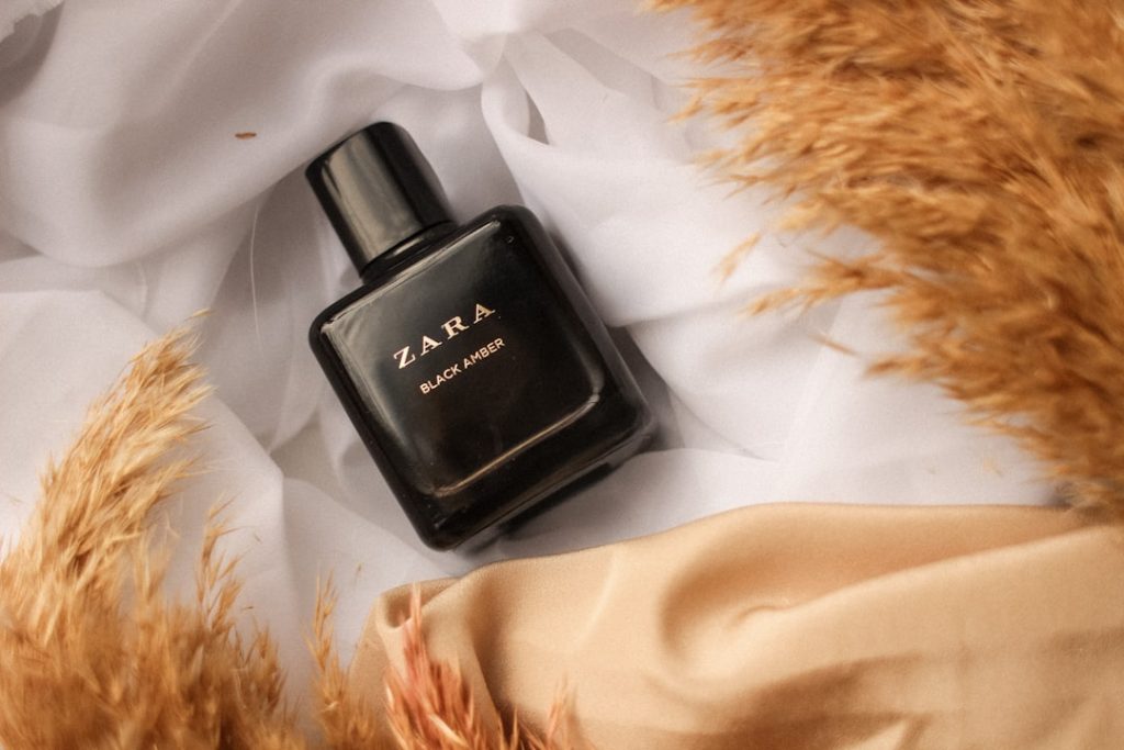 découvrez notre sélection de parfums d'automne, aux notes chaleureuses et envoûtantes, parfaits pour accompagner la saison avec élégance et douceur.