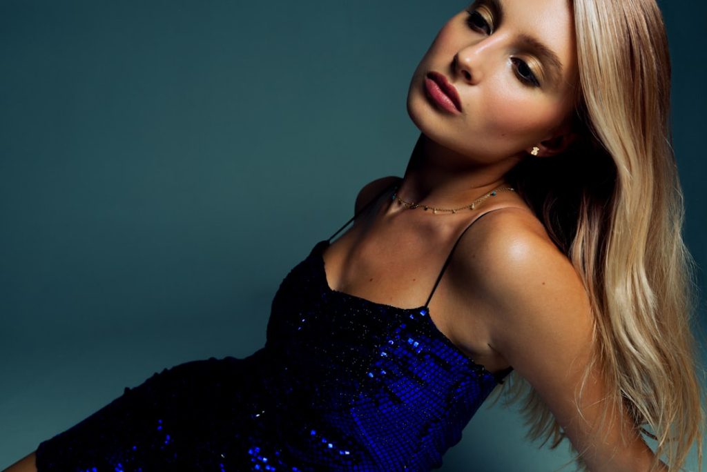 découvrez notre élégante robe bleue, parfaite pour toutes les occasions. style, confort et qualité réunis dans cette pièce incontournable de votre garde-robe.