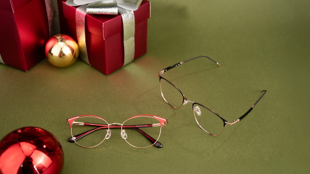 découvrez notre collection de montures de lunettes élégantes et confortables, adaptées à tous les styles et besoins visuels.