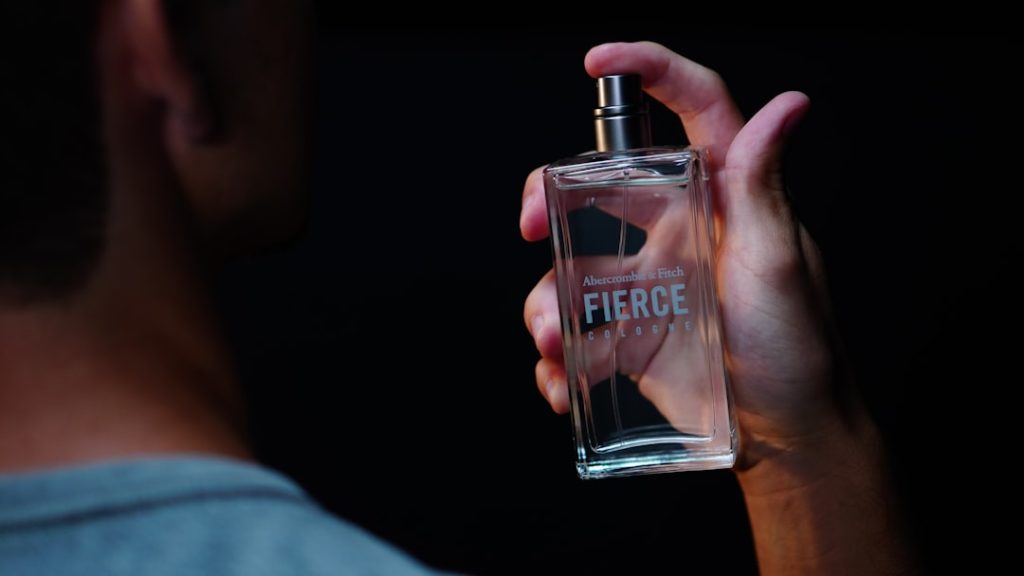 comparez différentes fragrances pour découvrir celle qui correspond le mieux à vos goûts et à votre style.
