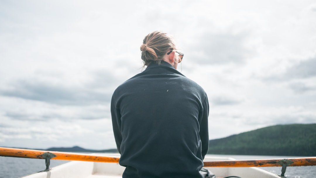 découvrez tout sur le man bun : coiffure tendance alliant style et praticité pour hommes. conseils, astuces et inspirations pour adopter le look parfait.
