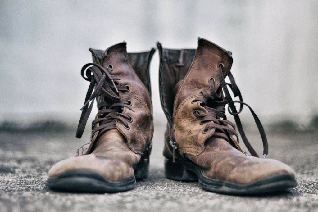 découvrez notre collection de bottines pour hommes alliant style, confort et qualité. parfaites pour toutes les occasions, ces bottines à la cheville sont un incontournable de votre garde-robe.