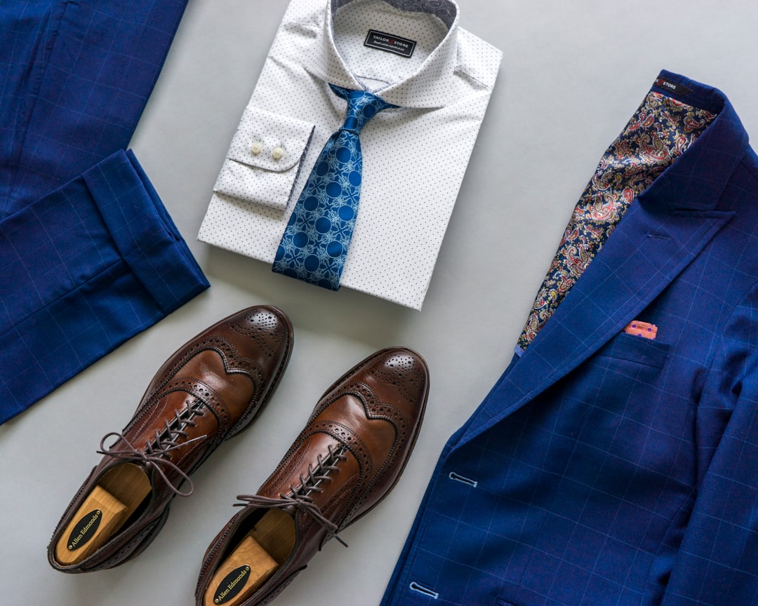 découvrez notre sélection d'habits élégants pour hommes alliant style raffiné et confort, parfaits pour toutes les occasions.