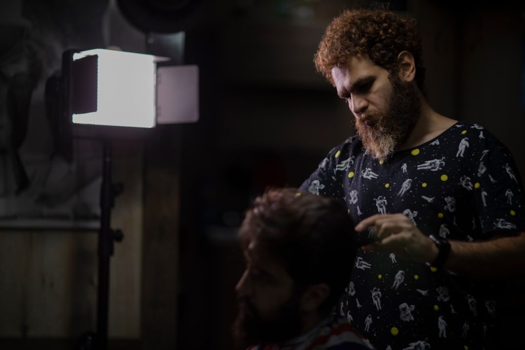 coiffeur pour hommes spécialisé dans les coupes tendance, les soins capillaires et le style personnalisé pour sublimer votre look.