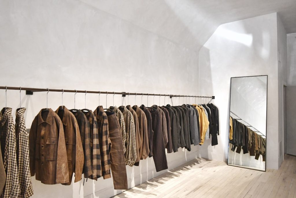découvrez les meilleures tenues d'hiver pour homme alliant style et confort pour affronter le froid avec élégance.