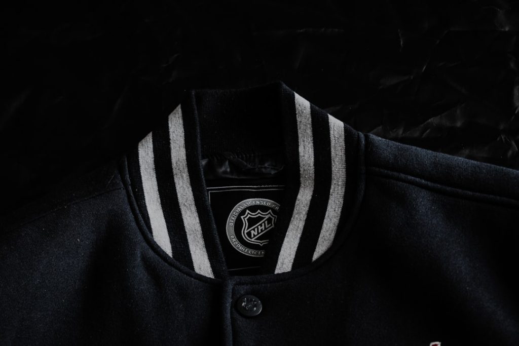 découvrez notre veste old school alliant style rétro et confort moderne, parfaite pour un look vintage authentique.
