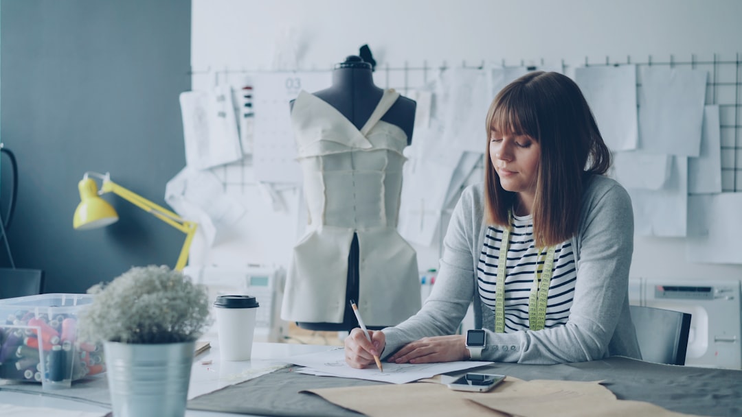 découvrez des idées de tenues tendances pour toutes les occasions, afin d'exprimer votre style avec élégance et originalité.