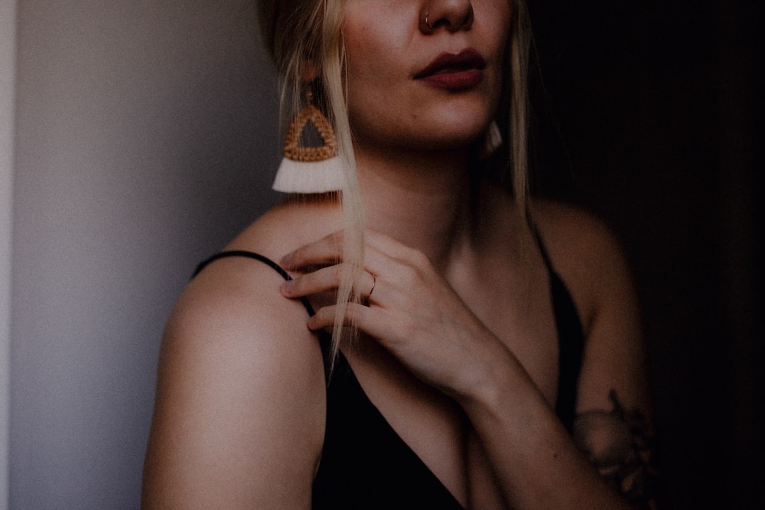 découvrez nos idées et astuces pour sublimer votre ponytail, une coiffure élégante et pratique pour toutes les occasions.