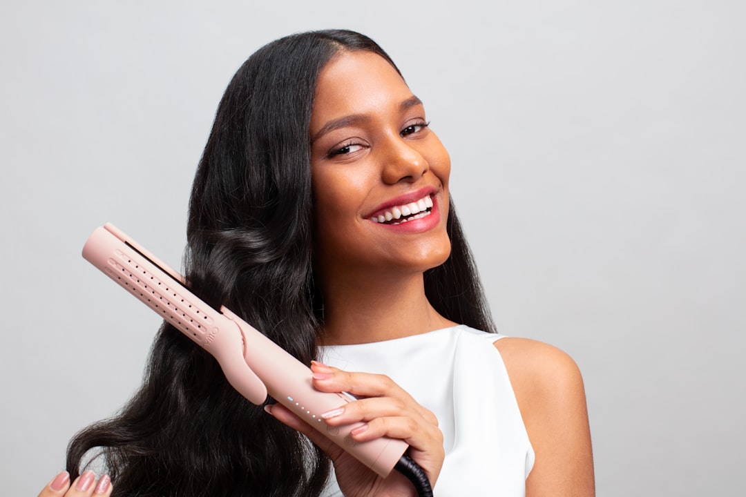 lisseur professionnel pour cheveux offrant une coiffure lisse, brillante et durable avec un soin optimal.