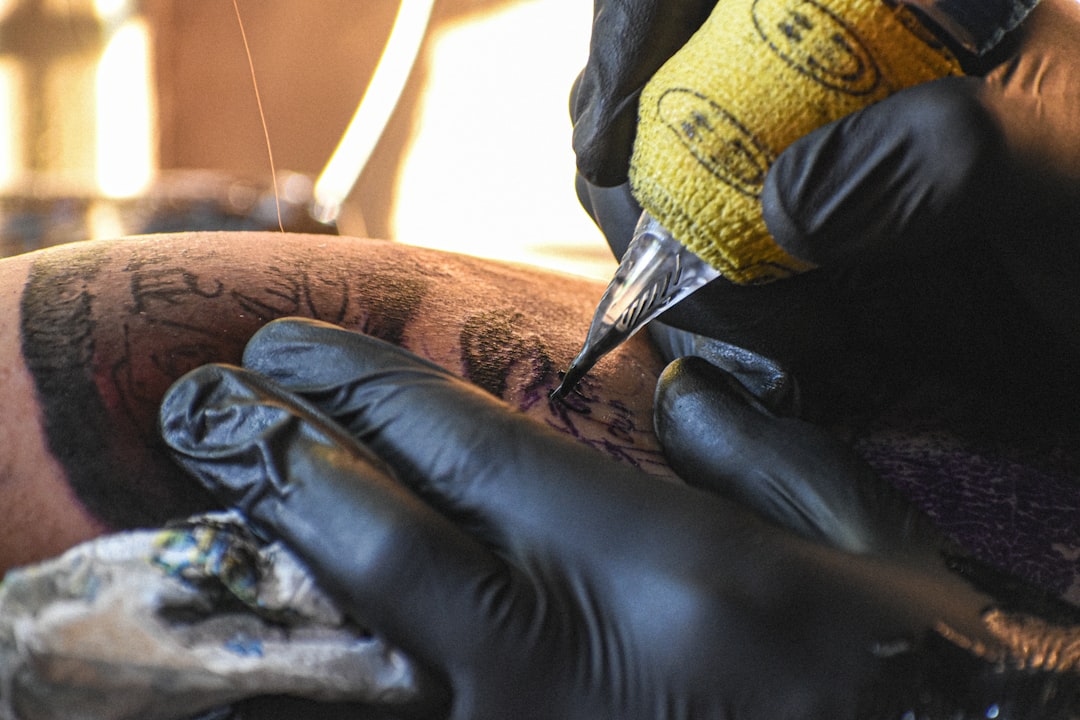 conseils essentiels pour prendre soin de votre tatouage et garantir une guérison rapide et sans infection.