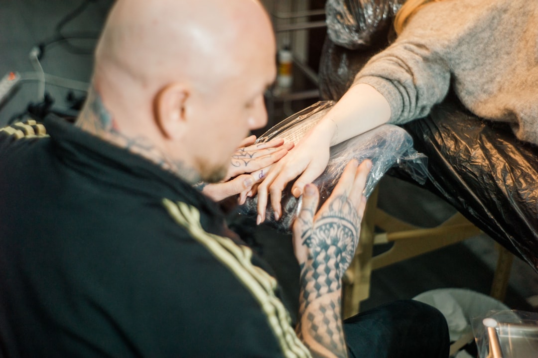 guide complet pour bien prendre soin de votre nouveau tatouage et assurer une guérison optimale.