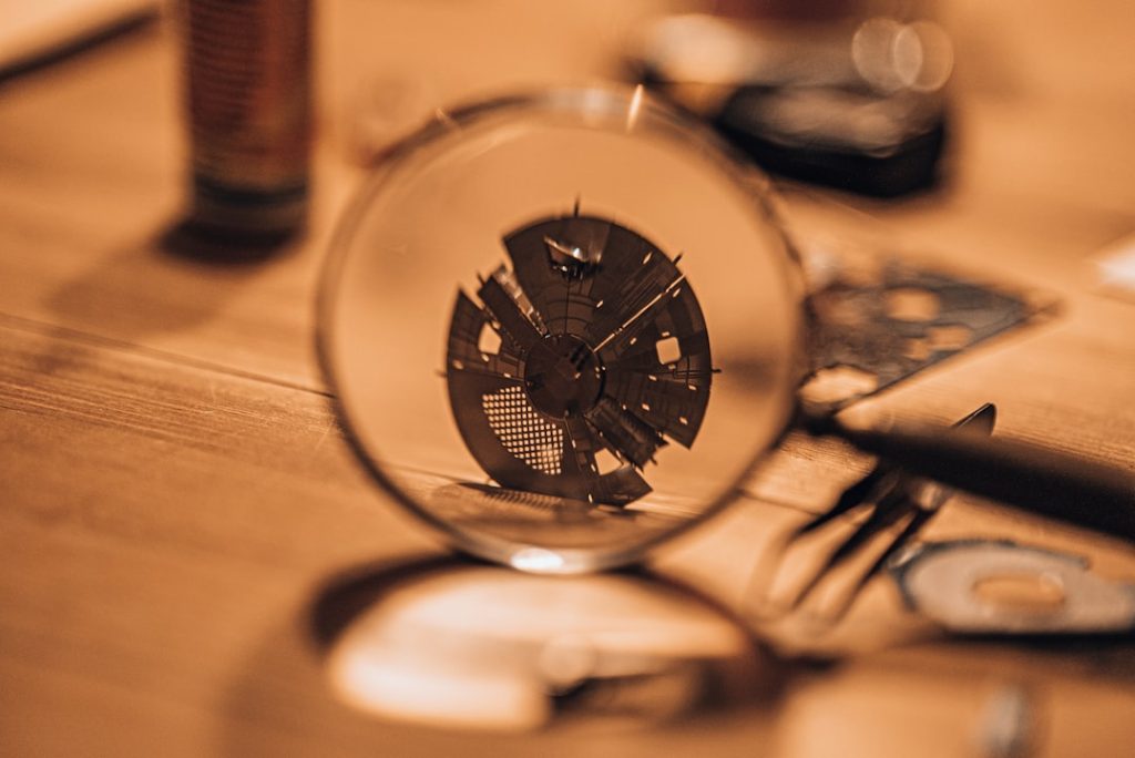 découvrez les différents types de verre pour montres, leurs caractéristiques et avantages pour choisir celui qui convient le mieux à votre garde-temps.