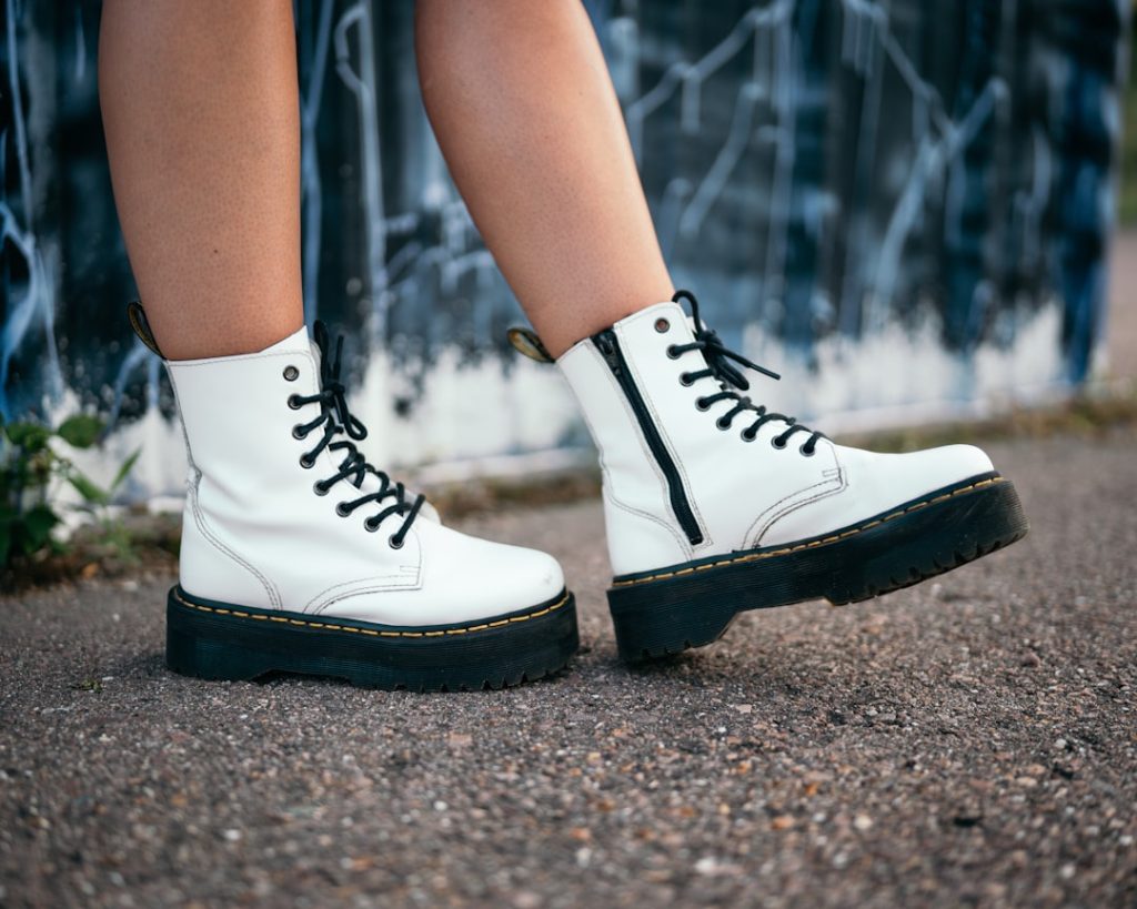 découvrez notre collection élégante de bottines blanches, parfaites pour allier style et confort en toute saison.