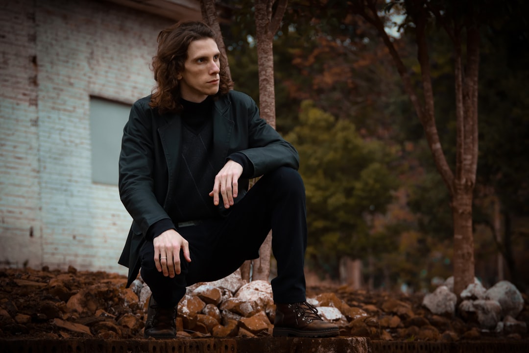 découvrez les tendances incontournables de la mode hiver pour hommes : style, confort et élégance pour affronter le froid avec classe.