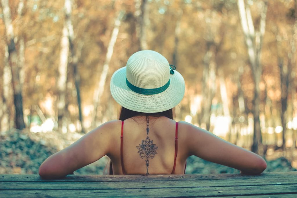 découvrez des idées de tatouages dos pour femmes, alliant élégance et originalité pour sublimer votre peau avec style.