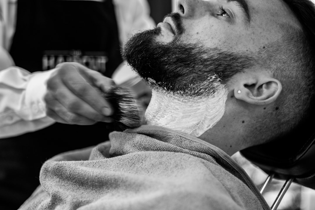 Tailler sa barbe à la maison : le guide complet pour chaque Barbu.
