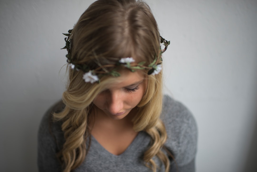 découvrez des coiffures bohèmes élégantes et faciles à réaliser pour un look naturel et tendance.