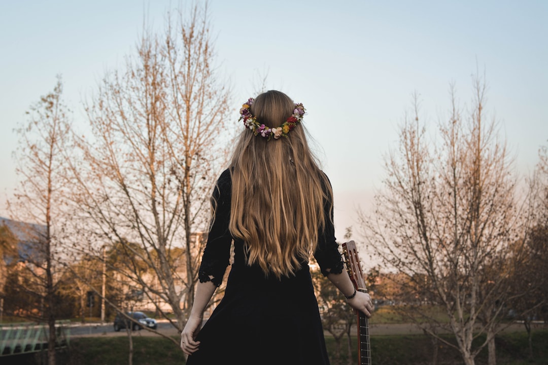 découvrez nos coiffures bohèmes élégantes et naturelles pour un style décontracté et tendance. inspirez-vous des looks boho pour toutes les occasions.