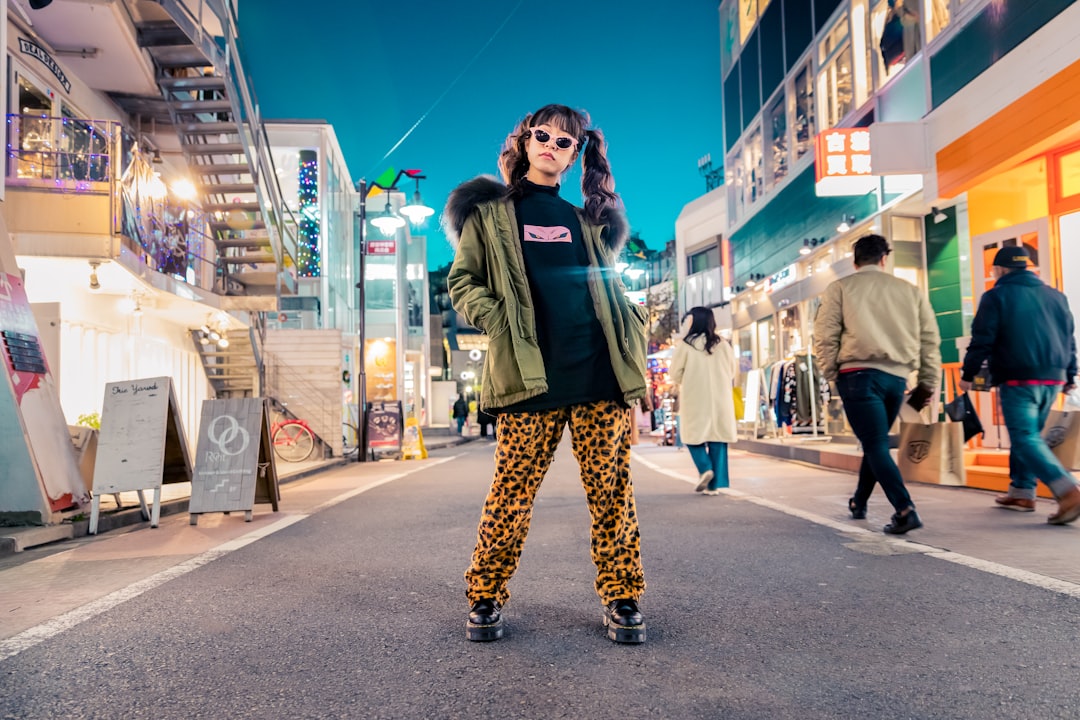 découvrez les tendances élégantes de la mode pour un style chic et sophistiqué au quotidien.