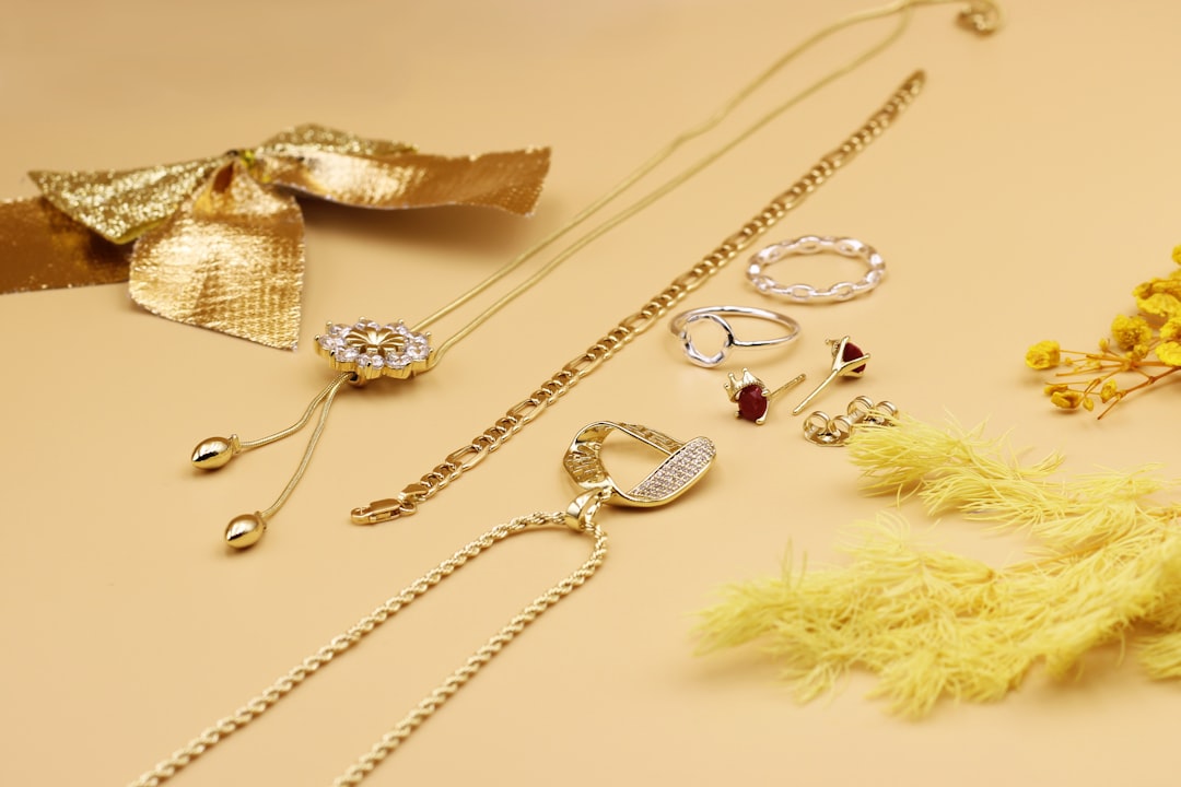 découvrez notre collection élégante de bijoux de mode, alliant tendance et qualité pour sublimer votre style au quotidien.