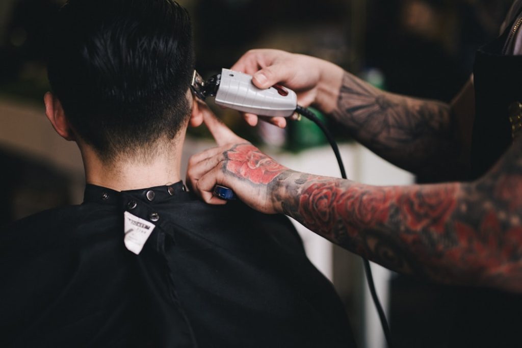 découvrez nos coupes de cheveux pour hommes, alliant style moderne et élégance. trouvez la coiffure parfaite qui reflète votre personnalité.