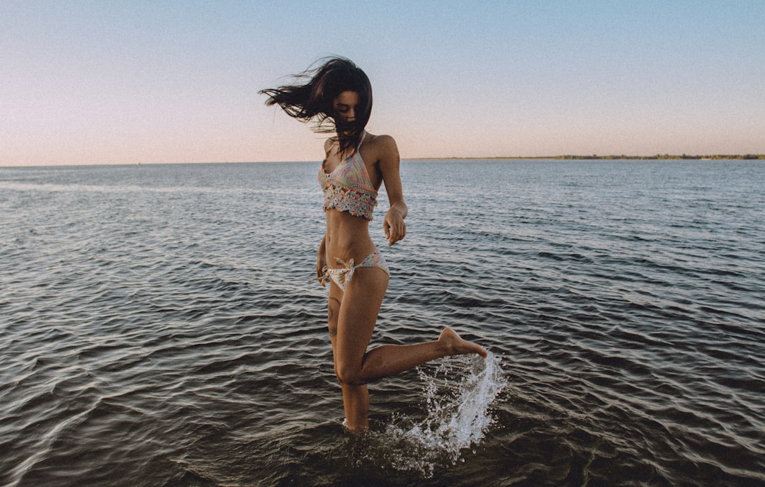 découvrez notre collection de maillots de bain élégants et confortables, parfaits pour toutes vos activités aquatiques et moments de détente au soleil.
