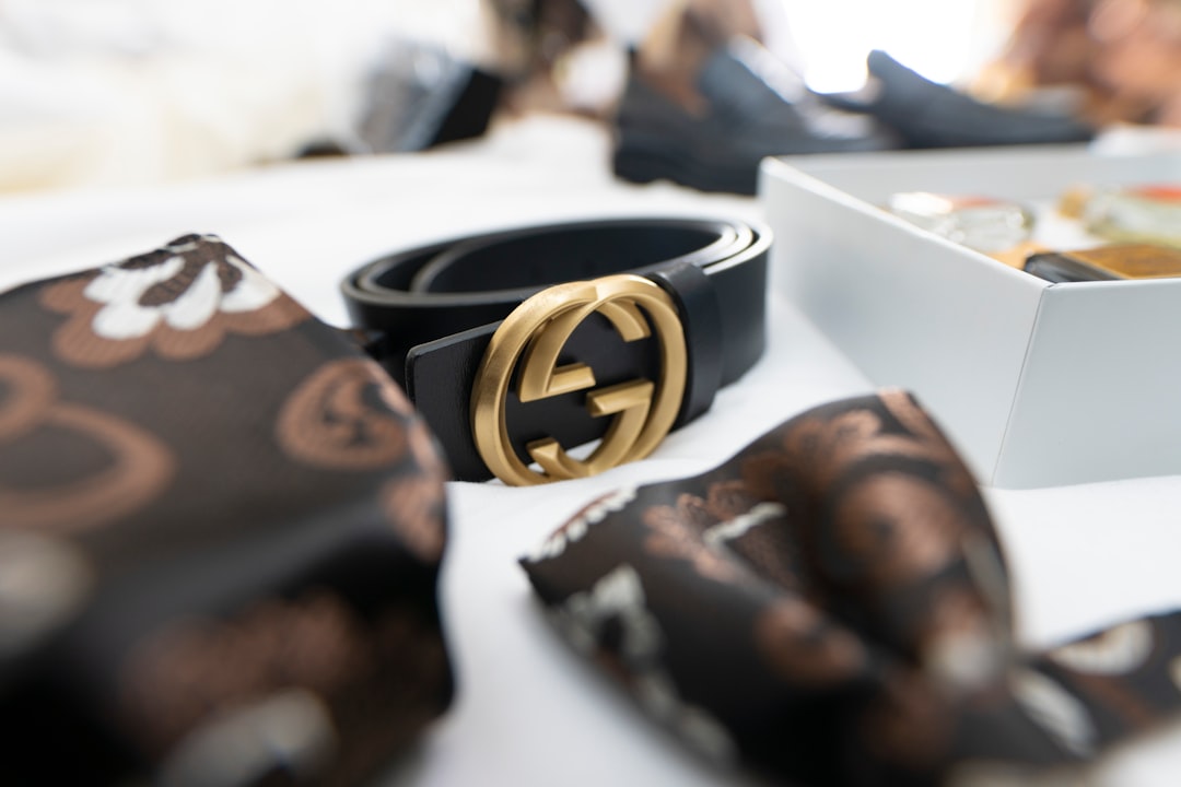 découvrez notre sélection élégante d'accessoires pour femmes, alliant style et tendance pour sublimer toutes vos tenues.